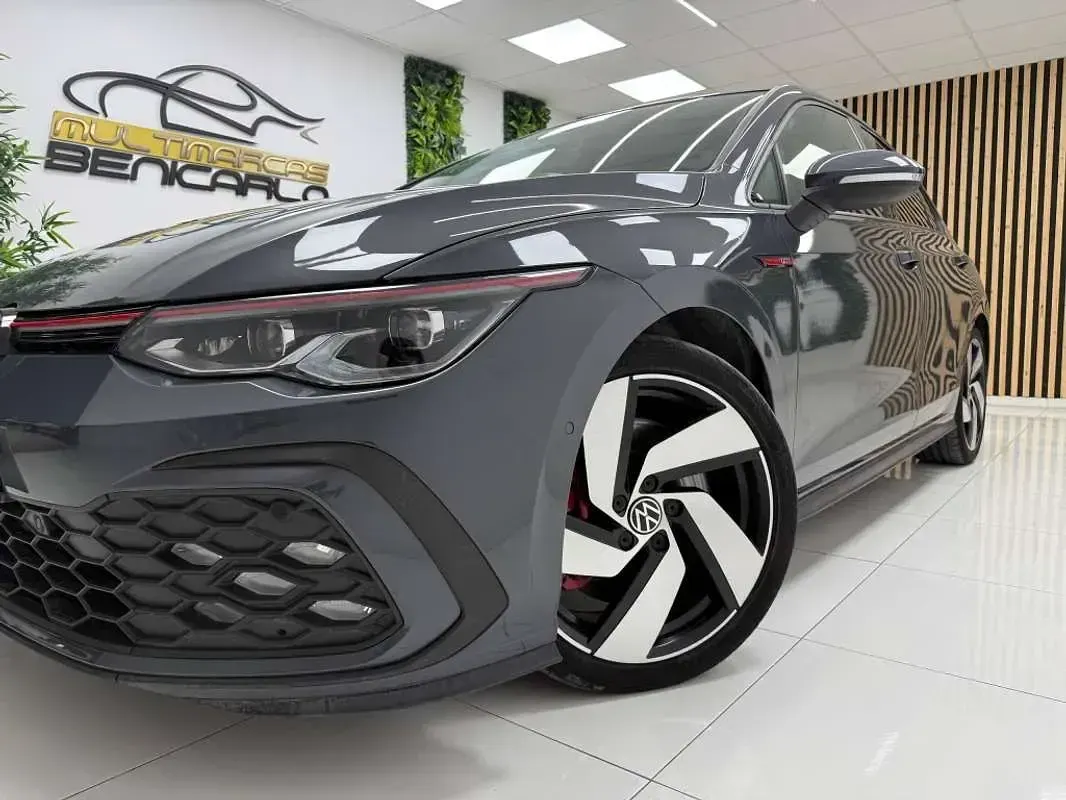 Usado VW Golf VIII GTI 245 CV (180 kW) 2022 Gris Utilitario