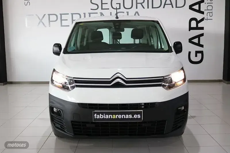 Usado Citroën Berlingo Live 100 CV (73 kW) 2021 Blanco Monovolumen