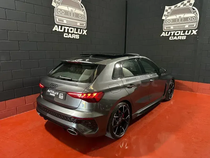 Usado Audi RS3 Premium 400 CV (294 kW) 2023 Gris / plata Berlina