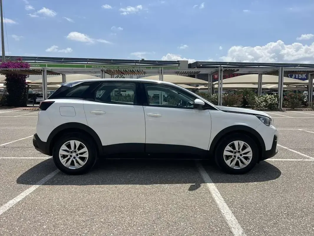 Usado Peugeot 3008 Active 131 CV (96 kW) 2019 Blanco SUV
