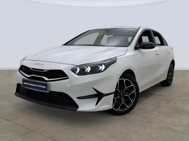 Usado Kia Ceed Edition 7 101 CV (74 kW) 2024 Blanco Utilitario