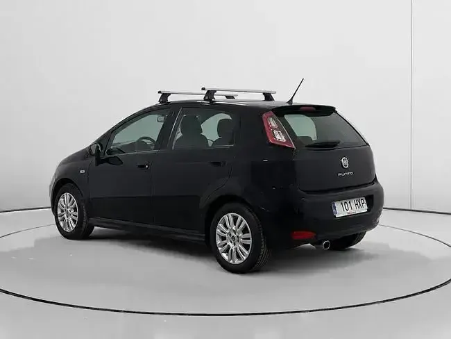 Usado Fiat Punto Easy 69 CV (50 kW) 2014 Negro Utilitario