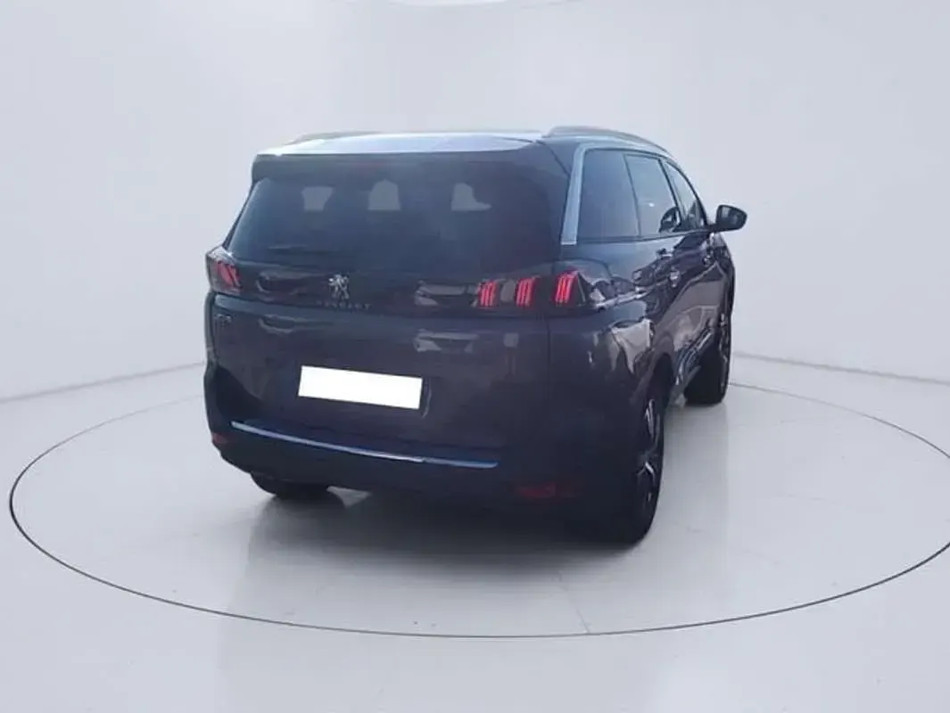 Usado Peugeot 5008 Allure 131 CV (96 kW) 2022 Gris SUV