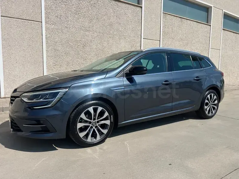 Usado Renault Mégane GrandTour Techno 140 CV (102 kW) 2024 Gris / plata Familiar