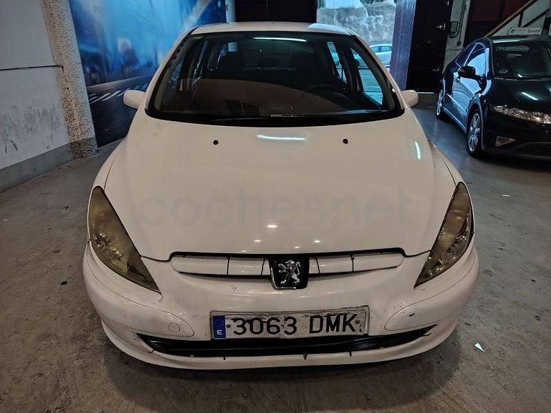 Usado Peugeot 307 90 CV (66 kW) 2005 Blanco Berlina