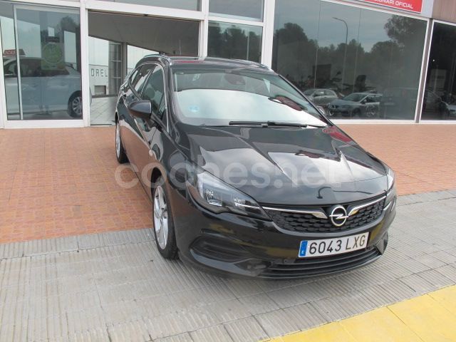 Usado Opel Astra GS Line 130 CV (95 kW) 2021 Negro Familiar