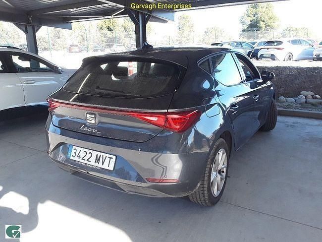 Usado Seat Leon Style 116 CV (85 kW) 2024 Gris Berlina