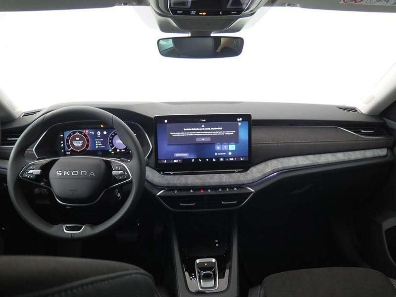 Usado Skoda Octavia 150 CV (110 kW) 2025 Blanco Familiar