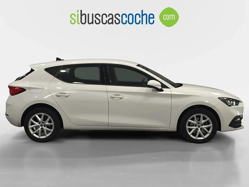 Usado Seat Leon Reference 115 CV (84 kW) 2022 Blanco