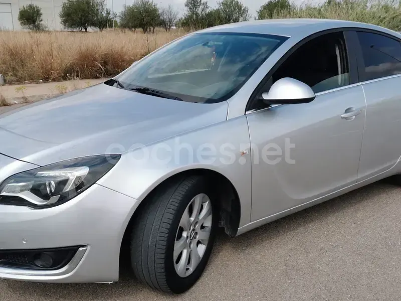 Usado Opel Insignia Excellence 140 CV (102 kW) 2015 Gris / plata Berlina