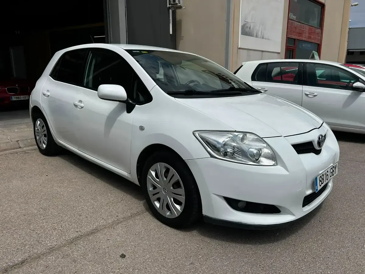 Usado Toyota Auris Luna 124 CV (91 kW) 2008 Blanco Utilitario
