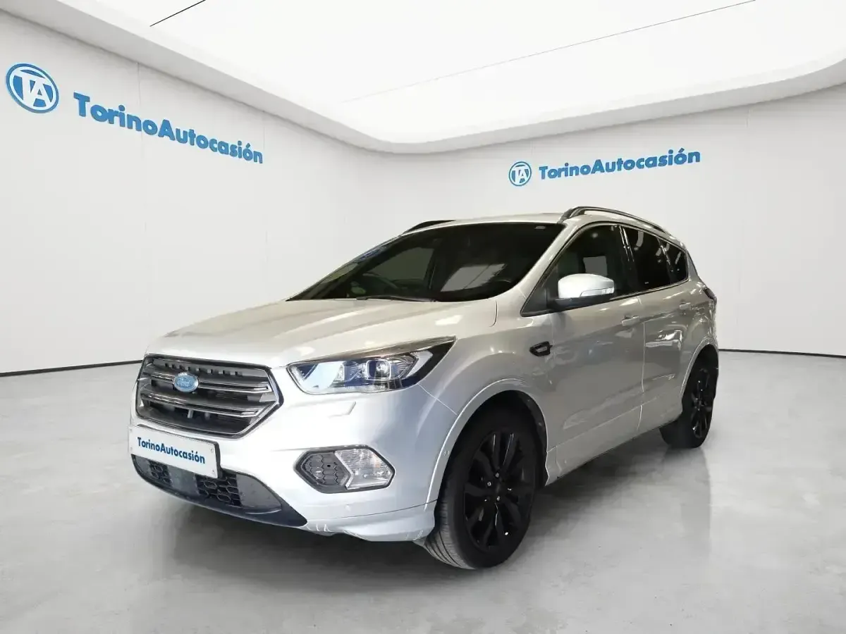Usado Ford Kuga ST-Line 150 CV (110 kW) 2018 Gris SUV