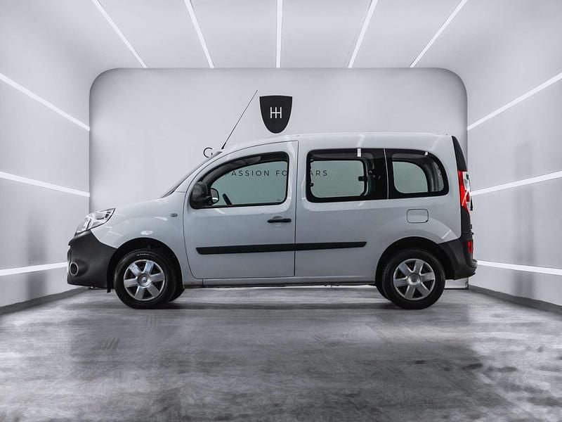 Usado Renault Kangoo Dynamique 90 CV (66 kW) 2015 Blanco Monovolumen