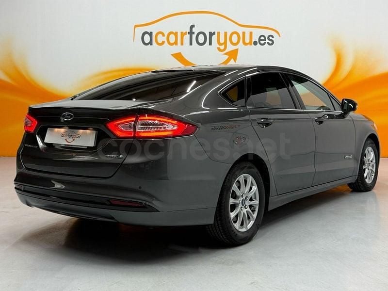 Usado Ford Mondeo Titanium 187 CV (137 kW) 2019 Gris / plata Berlina