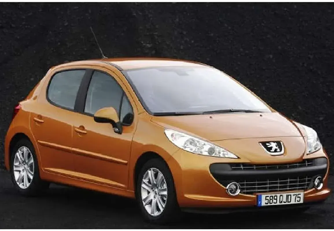 Usado Peugeot 207 90 CV (66 kW) 2007 Gris Utilitario