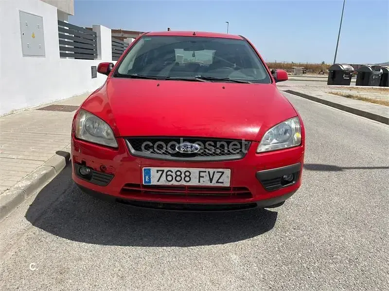 Usado Ford Focus Trend 109 CV (80 kW) 2007 Rojo Berlina