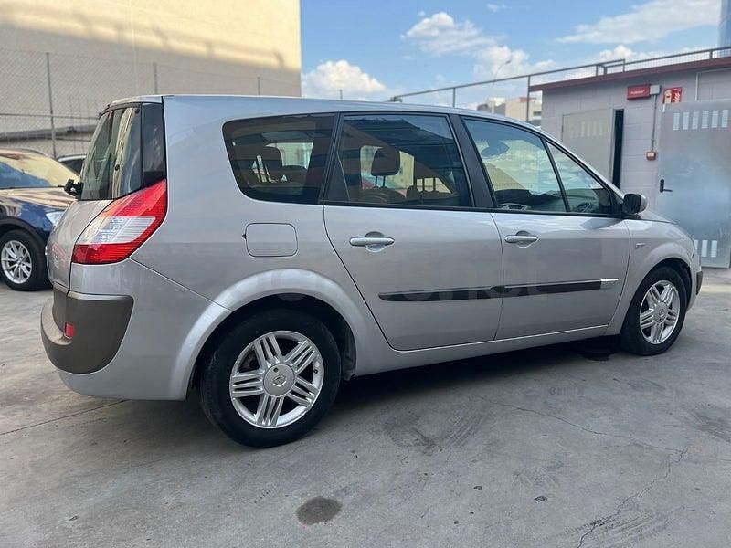 Usado Renault Grand Scénic II Authentique 120 CV (88 kW) 2005 Gris / plata Monovolumen