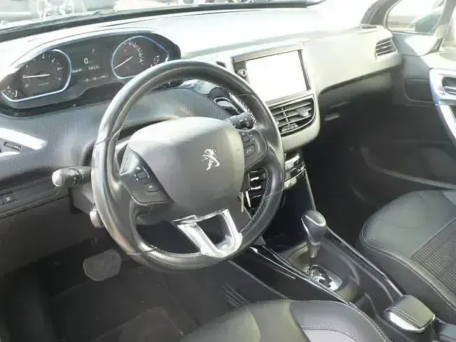 Usado Peugeot 2008 Allure 110 CV (80 kW) 2018 Gris SUV