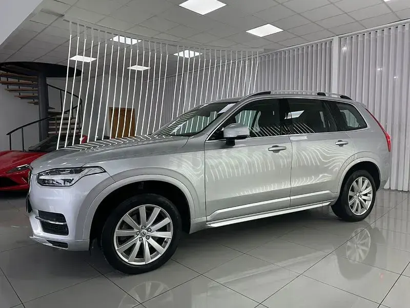 Usado Volvo XC90 Momentum 190 HP (139 kW) 2019 Cinzento SUV