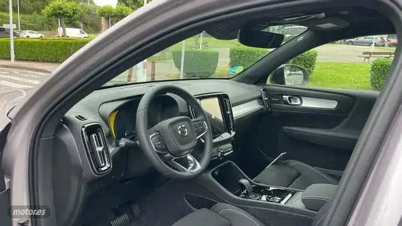 Nuevo Volvo XC40 Ultra 163 CV (119 kW) 2026 Plateado SUV
