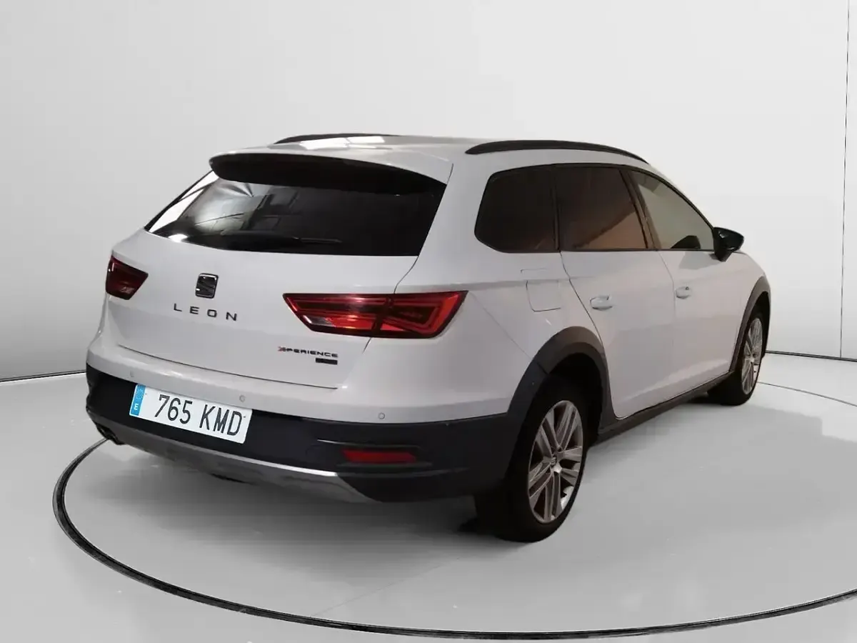 Usado Seat Leon 4Drive 150 CV (110 kW) 2018 Blanco Familiar
