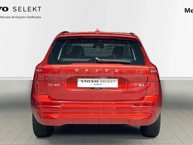Usado Volvo XC60 Core 197 CV (144 kW) 2023 Rojo SUV