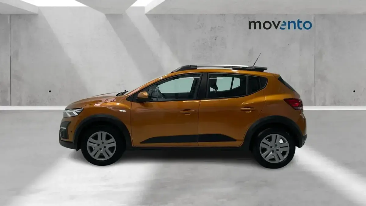 Usado Dacia Sandero Comfort 101 CV (74 kW) 2022 Naranja Berlina