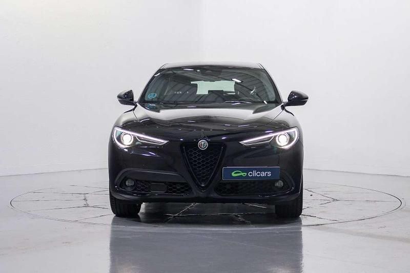 Usado Alfa Romeo Stelvio Sprint 190 CV (139 kW) 2021 Negro SUV