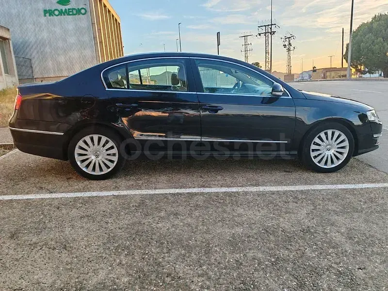 Usado VW Passat Highline 140 CV (102 kW) 2006 Negro Berlina