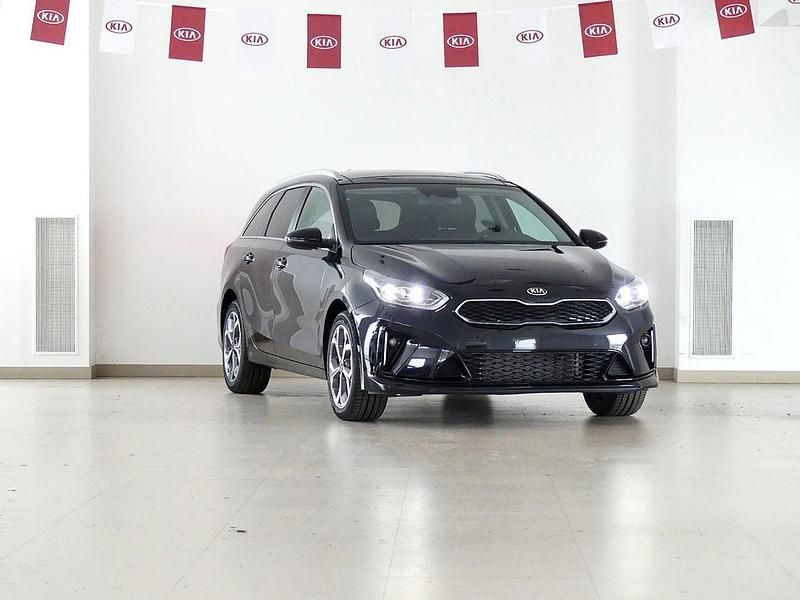 Usado Kia Ceed 141 CV (103 kW) 2022 Negro Utilitario