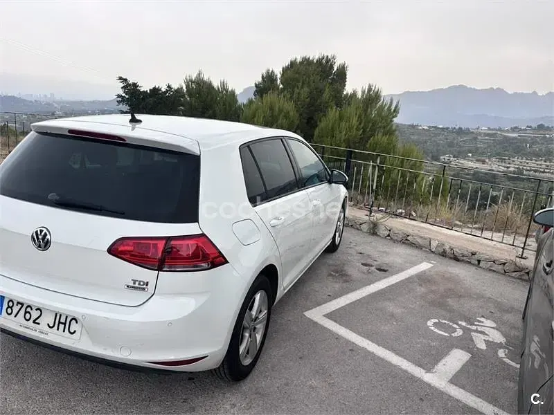 Usado VW Golf VII Business 105 CV (77 kW) 2015 Blanco Familiar