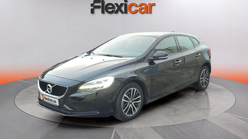 Usado Volvo V40 Momentum 120 CV (88 kW) 2018 Negro Utilitario