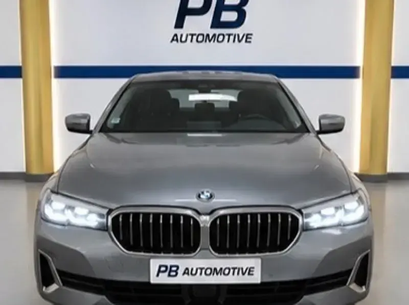 Usado BMW 530e Comfort Edition 292 CV (214 kW) 2023 Gris / plata Berlina