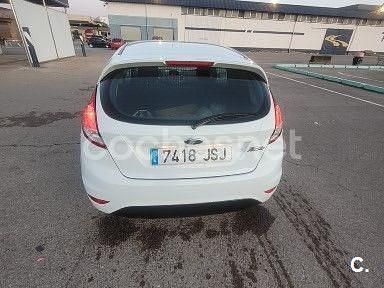 Usado Ford Fiesta 75 CV (55 kW) 2017 Blanco Berlina