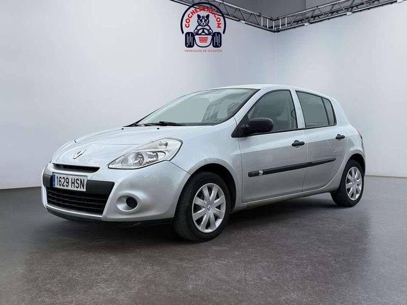 Gris Usado 2013 Renault Clio IV Collection Utilitario | 5200 € (Precio justo) - Imagen 1/4