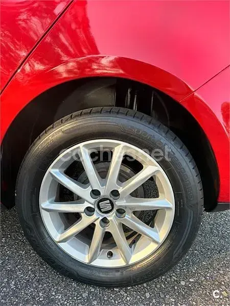 Usado Seat Ibiza I-Tech 70 CV (51 kW) 2014 Rojo Berlina
