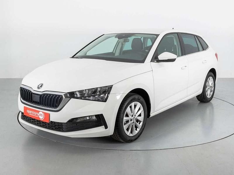 Blanco Usado 2023 Skoda Scala Ambition Utilitario | 17.900 € (Precio justo) - Imagen 1/4