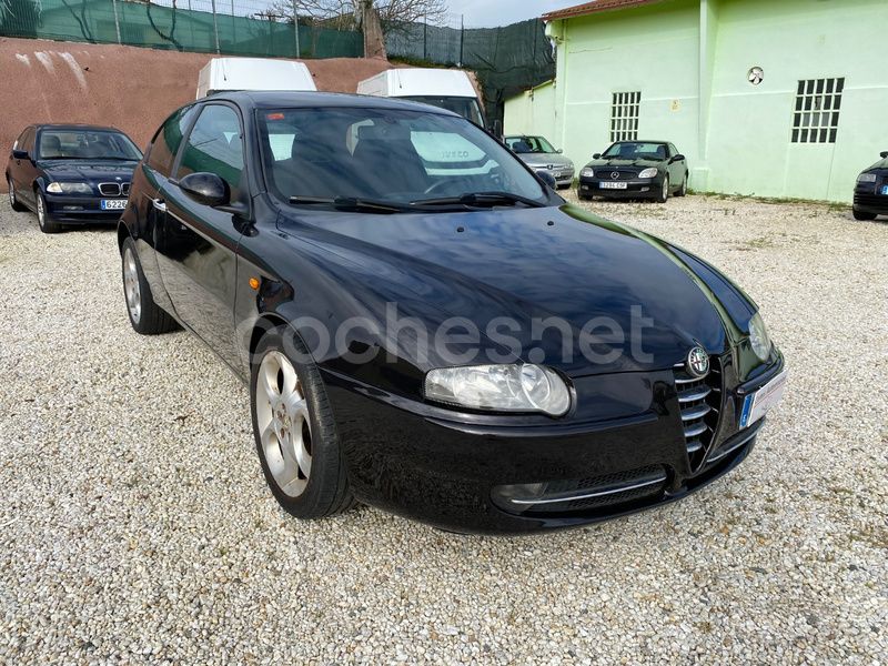 Usado Alfa Romeo 147 Impression 105 CV (77 kW) 2004 Negro Utilitario