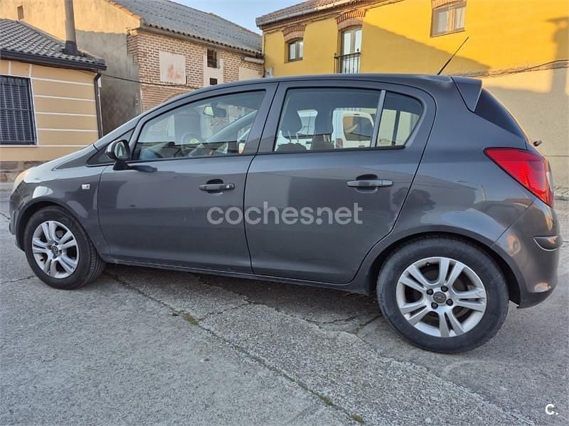 Usado Opel Corsa 75 CV (55 kW) 2012 Gris / plata Utilitario