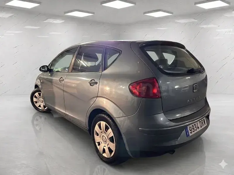Usado Seat Altea Reference 102 CV (75 kW) 2007 Gris / plata Monovolumen