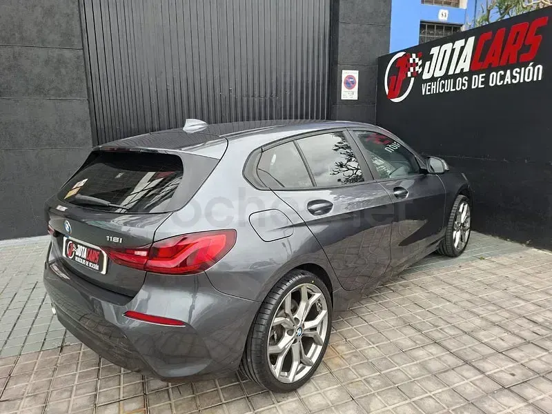 Usado BMW 118 136 CV (100 kW) 2020 Gris / plata Utilitario