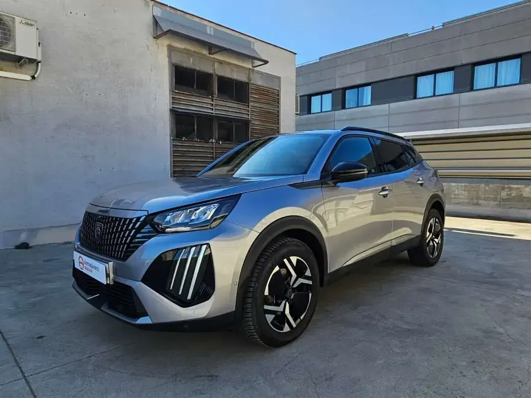 Usado Peugeot 2008 Allure 145 CV (106 kW) 2025 Gris SUV