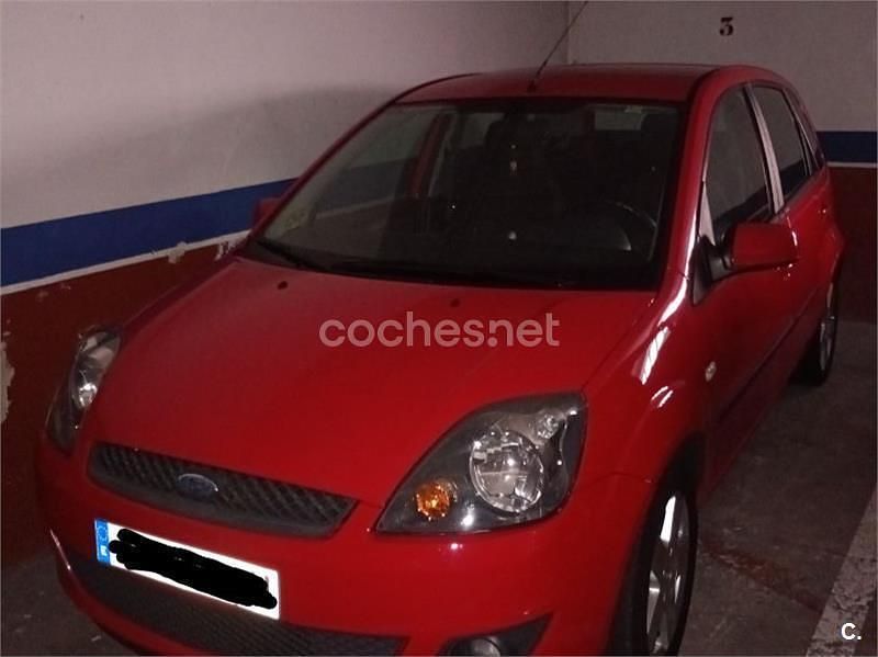 Rojo Usado 2008 Ford Fiesta Futura Utilitario | 3800 € (Precio justo) - Imagen 1/4
