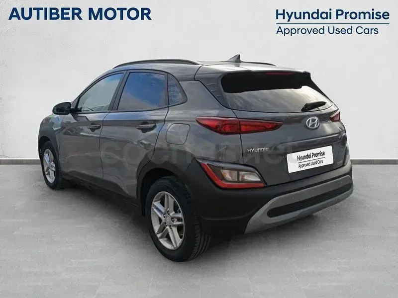 Usado Hyundai Kona 120 CV (88 kW) 2021 Gris / plata SUV