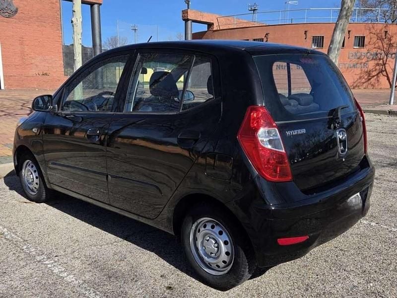 Usado Hyundai i10 Comfort 69 CV (50 kW) 2012 Negro Utilitario