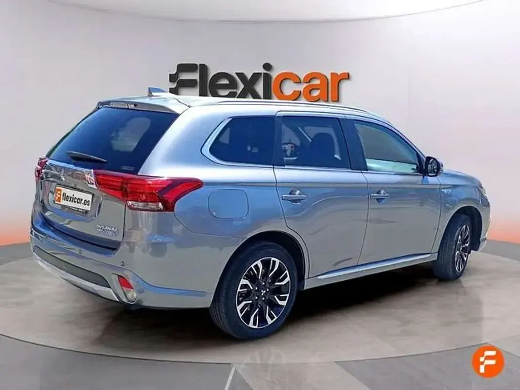 Usado Mitsubishi Outlander P-HEV 203 CV (149 kW) 2017 Gris SUV