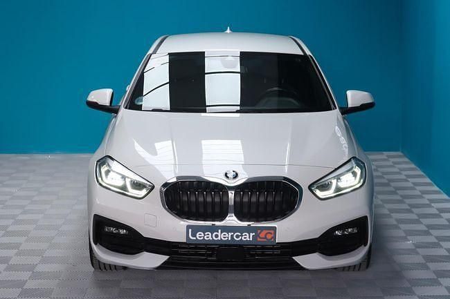 Usado BMW 118 Sport Line 136 CV (100 kW) 2021 Blanco Utilitario