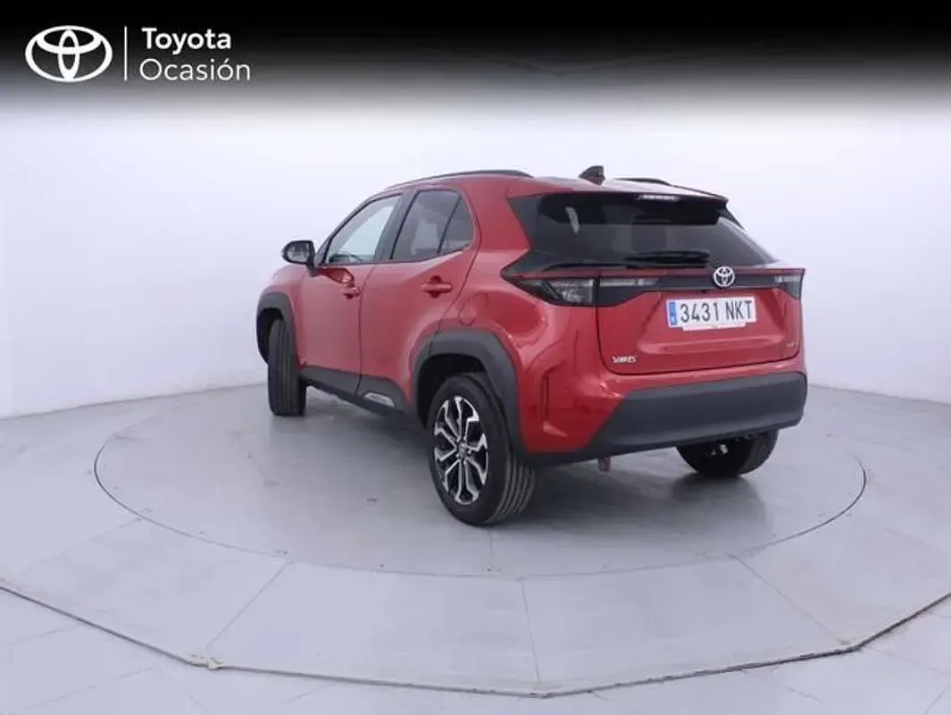 Usado Toyota Yaris Cross Active 132 CV (97 kW) 2026 Rojo SUV