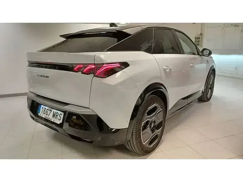 Usado Peugeot e-3008 GT 157 kW (214 CV) 2024 Blanco SUV