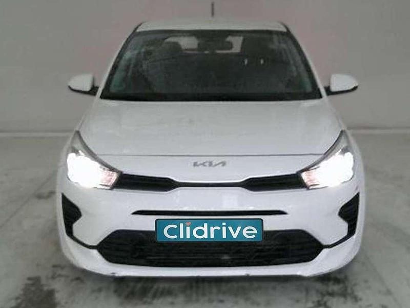Usado Kia Rio 101 CV (74 kW) 2022 Blanco Utilitario